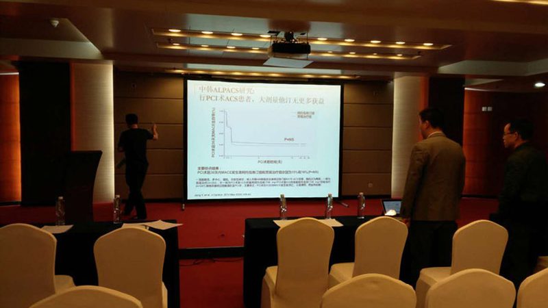 叉车培训费用主要由以下几部分构成：